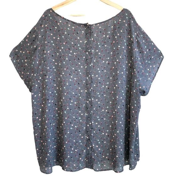 Torrid Grey Arrow Print T Shirt Top - Picture 6 of 8